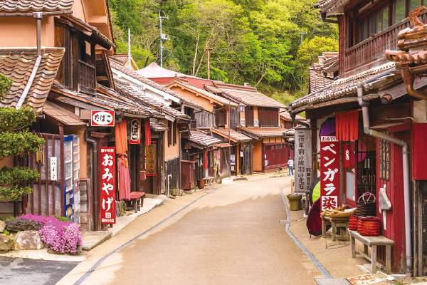 1863日本遺産「ジャパンレッド」発祥の地～歩きたくなる紅色のまち～「吹屋ふるさと村」