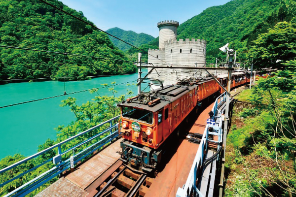 2852夏の黒部峡谷鉄道トロッコ電車と世界遺産五箇山合掌造り集落