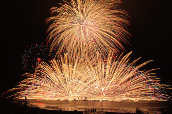 2868打ち上げ数日本最大級を誇る信州の夏の風物詩諏訪湖祭湖上花火大会2026