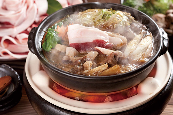 4731無農薬自然栽培のしい茸狩りと地元産猪肉のぼたん鍋をご堪能