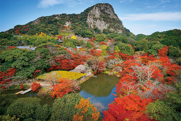 4759西九州の海めぐり列車「特急ふたつ星4047」と紅葉の御船山楽園