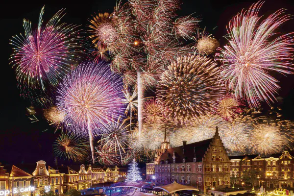 4826 西日本最大級22,000発の花火がハウステンボスを包み込む特別観覧席A席より観賞!ハウステンボス九州一大花火まつり