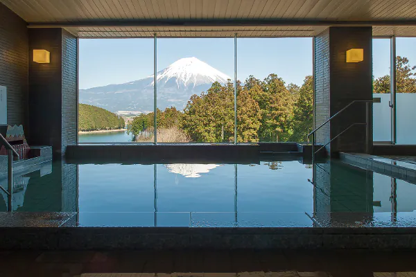 5959富士山の特等席でご宿泊 休暇村富士と冬の富士を望む