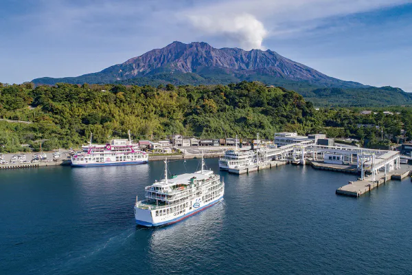 5942鹿児島のシンボル「桜島」と南九州屈指のパワースポット「霧島神宮」