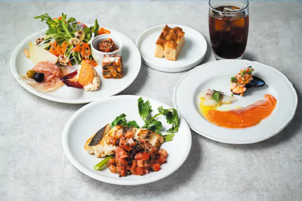 1842海を見下ろす崖の上に佇む一軒家レストラン　トラットリア アマランチャ