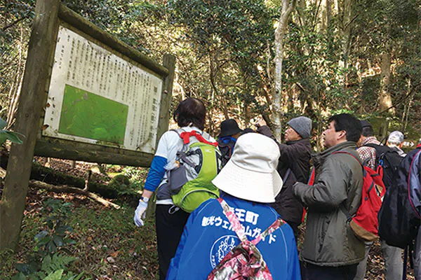 9893古今集にもうたわれた西の竜王山　鏡山ハイキング