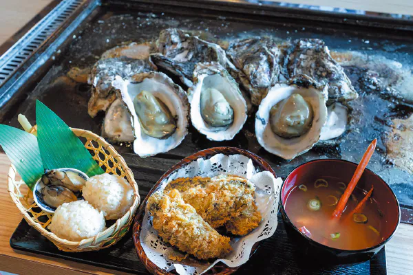 2816舞鶴湾で育った栄養豊富な岩がきを「かき小屋 鶴昇丸」で食す！