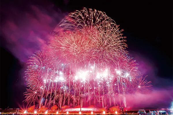3915大曲の花火 －秋の章－「花火芸術祭」 と「神の絨毯」と称される全山紅葉　東北の名峰栗駒山