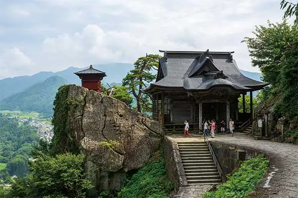 3911断崖絶壁に建つ絶景の古刹「山寺」とエメラルドグリーンに輝く蔵王のシンボル「御釜」