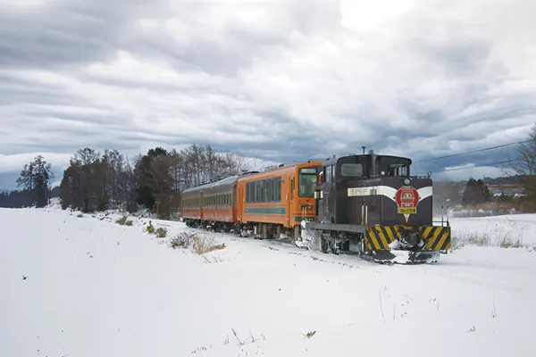 4766青森冬の風物詩津軽鉄道ストーブ列車と名物総ヒバ造りの大浴場「ヒバ千人風呂」!酸ヶ湯温泉旅館